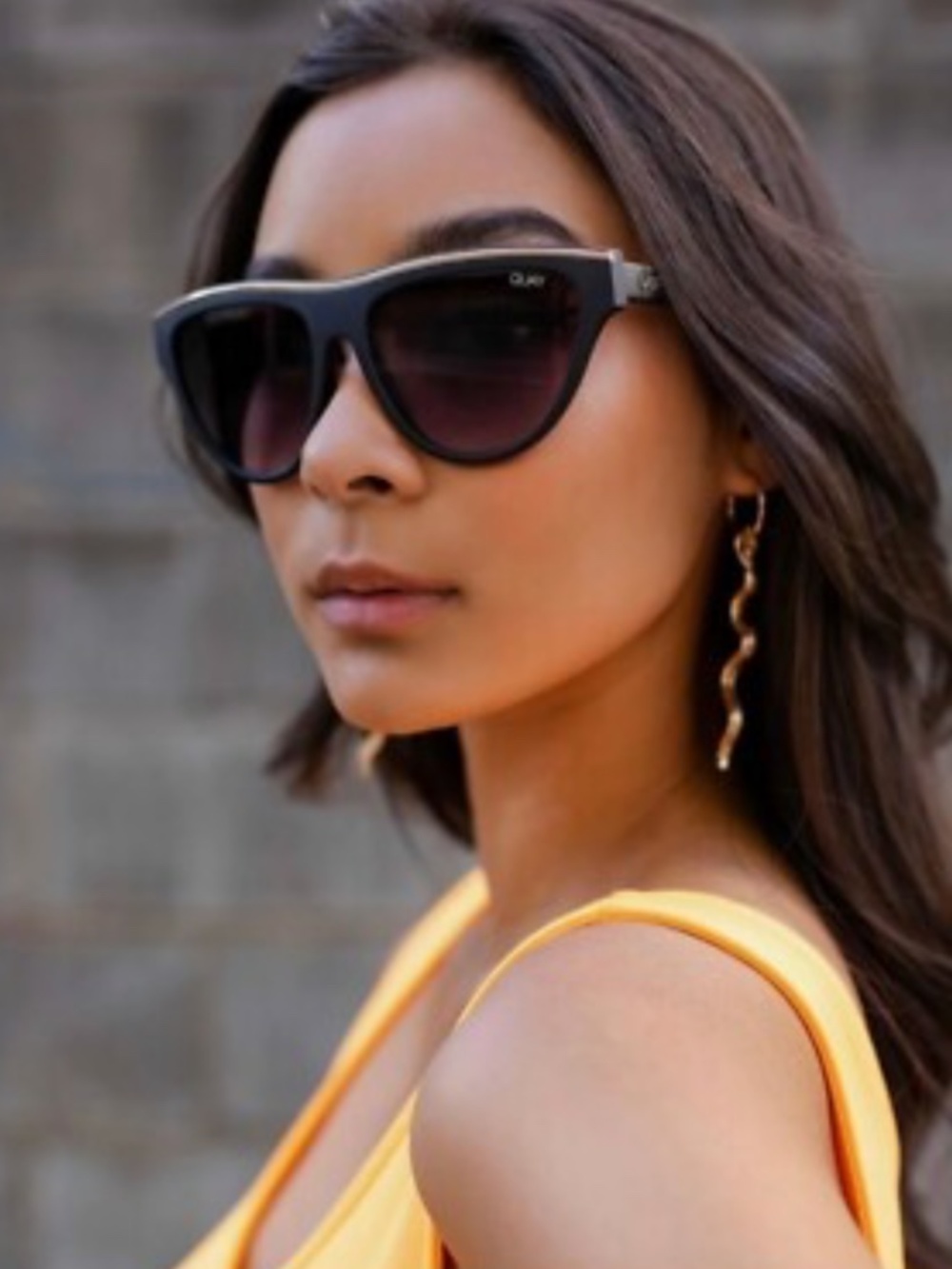 Quay flight risk sunglasses black smoke